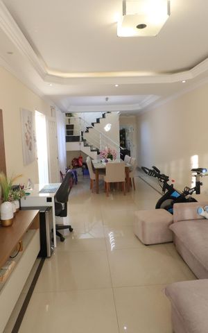 Casa à venda com 226m², 4 quartos e 5 vagasSala