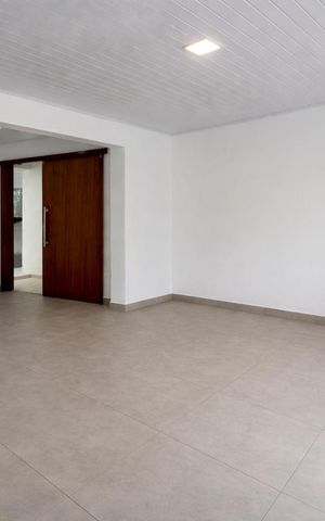 Casa à venda com 252m², 5 quartos e 2 vagas Casa à venda com 252m², 5 quartos e 2 vagasQuarto 3