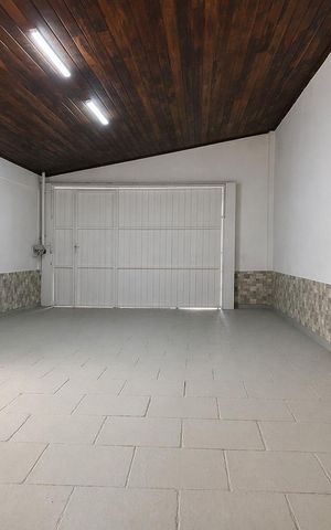 Casa à venda com 252m², 5 quartos e 2 vagas