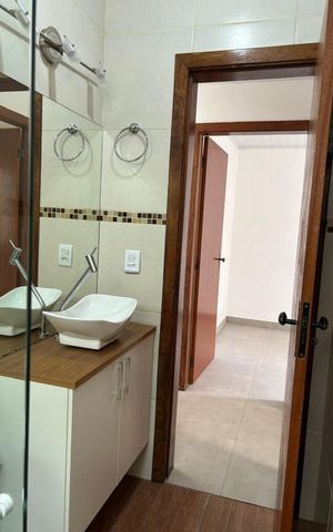 Casa à venda com 252m², 5 quartos e 2 vagas Casa à venda com 252m², 5 quartos e 2 vagasBanheiro 1