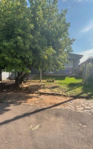 Casa à venda com 138m², 2 quartos e 1 vaga Casa à venda com 138m², 2 quartos e 1 vagaFachada