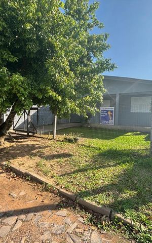 Casa à venda com 138m², 2 quartos e 1 vaga Casa à venda com 138m², 2 quartos e 1 vagaFachada