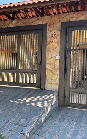 Casa à venda com 400m², 4 quartos e sem vaga Casa à venda com 400m², 4 quartos e sem vagaFachada