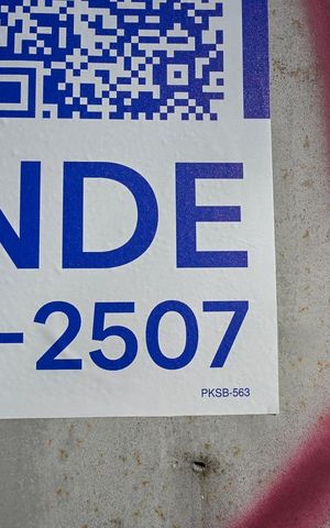 Casa à venda com 250m², 6 quartos e 4 vagasFachada