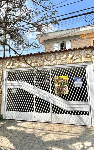 Casa à venda com 120m², 3 quartos e 2 vagasFachada