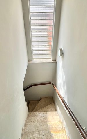 Casa à venda com 120m², 3 quartos e 2 vagasEscada