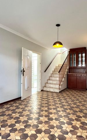 Casa à venda com 120m², 3 quartos e 2 vagasSala