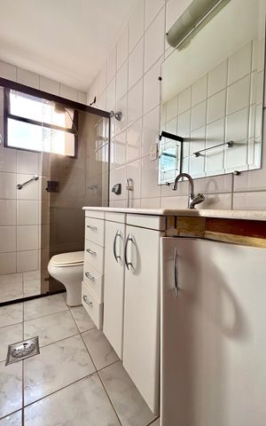 Apartamento à venda com 200m², 2 quartos e 2 vagasBanheiro da Suíte