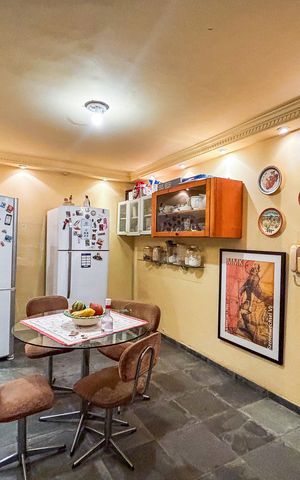 Casa à venda com 200m², 3 quartos e 3 vagas