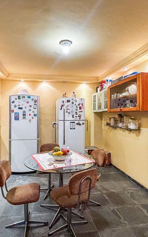 Casa à venda com 200m², 3 quartos e 3 vagas