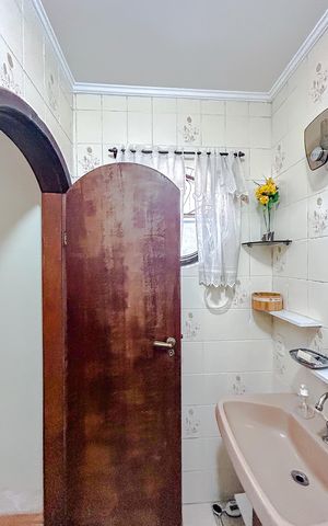 Casa à venda com 248m², 3 quartos e 3 vagasBanheiro da Suíte