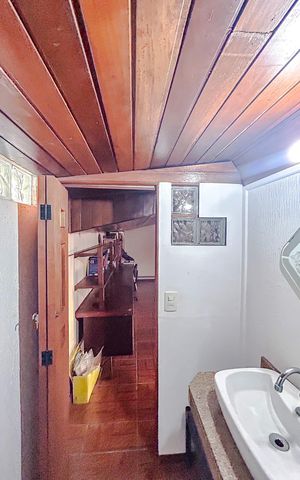 Casa à venda com 248m², 3 quartos e 3 vagasBanheiro 2