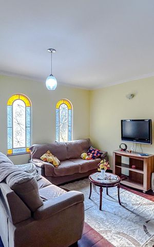 Casa à venda com 248m², 3 quartos e 3 vagasSala