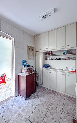 Casa à venda com 248m², 3 quartos e 3 vagasÁrea de Serviço