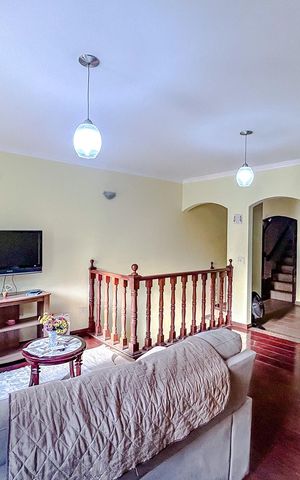 Casa à venda com 248m², 3 quartos e 3 vagasSala