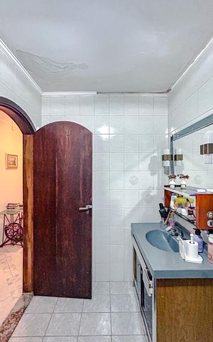 Casa à venda com 248m², 3 quartos e 3 vagasBanheiro 1