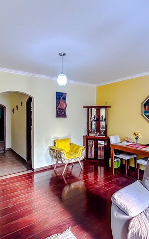 Casa à venda com 248m², 3 quartos e 3 vagasSala