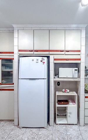 Casa à venda com 248m², 3 quartos e 3 vagasCozinha - Armários