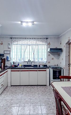 Casa à venda com 248m², 3 quartos e 3 vagasCozinha