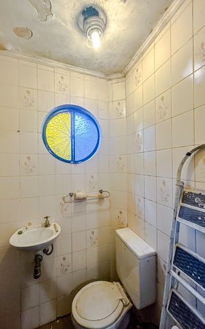 Casa à venda com 248m², 3 quartos e 3 vagasBanheiro de serviço