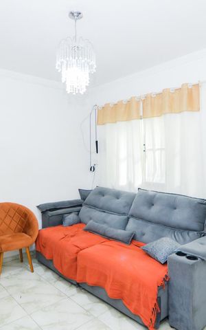 Casa para alugar com 100m², 2 quartos e 2 vagasSala