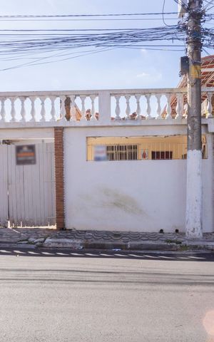 Casa à venda com 241m², 6 quartos e 3 vagasFachada