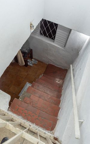 Casa à venda com 241m², 6 quartos e 3 vagasEscada para Casa 3