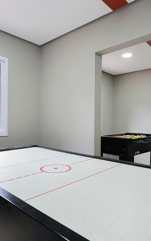 Apartamento à venda com 43m², 2 quartos e 1 vaga Apartamento à venda com 43m², 2 quartos e 1 vagaÁrea comum - Salão de jogos