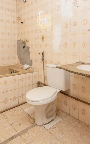 Casa à venda com 125m², 4 quartos e 2 vagasBanheiro 4