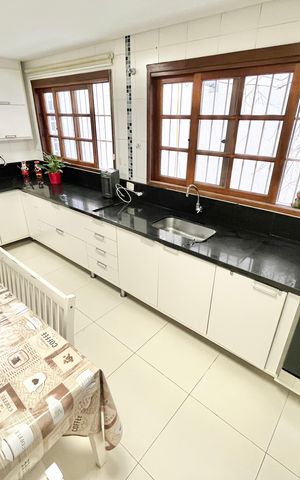 Casa à venda com 134m², 3 quartos e 2 vagas Casa à venda com 134m², 3 quartos e 2 vagasCozinha