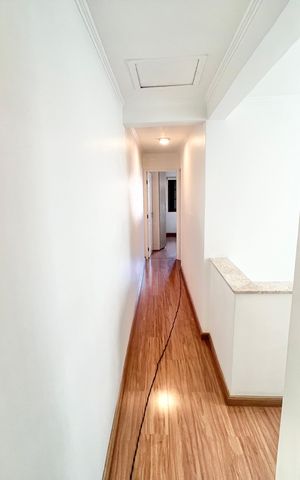 Casa à venda com 134m², 3 quartos e 2 vagas Casa à venda com 134m², 3 quartos e 2 vagasCorredor