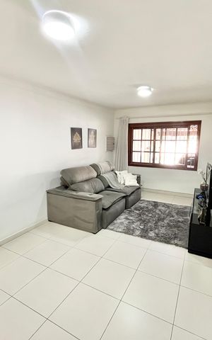 Casa à venda com 134m², 3 quartos e 2 vagas Casa à venda com 134m², 3 quartos e 2 vagasSala