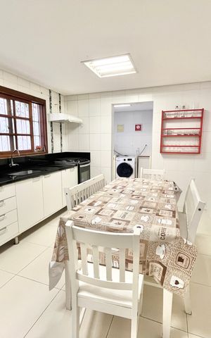 Casa à venda com 134m², 3 quartos e 2 vagas Casa à venda com 134m², 3 quartos e 2 vagasCozinha