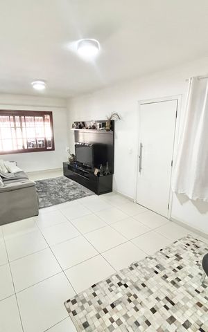 Casa à venda com 134m², 3 quartos e 2 vagas Casa à venda com 134m², 3 quartos e 2 vagasSala