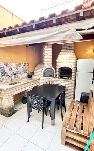 Casa à venda com 134m², 3 quartos e 2 vagas Casa à venda com 134m², 3 quartos e 2 vagasÁrea comum - Churrasqueira