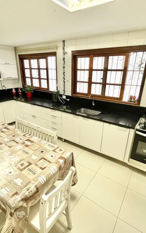 Casa à venda com 134m², 3 quartos e 2 vagas Casa à venda com 134m², 3 quartos e 2 vagasCozinha