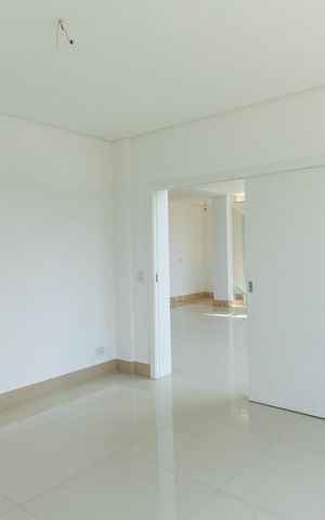 Casa à venda com 430m², 4 quartos e 6 vagas Casa à venda com 430m², 4 quartos e 6 vagasQuarto