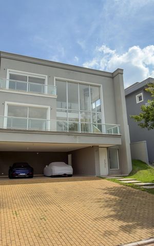 Casa à venda com 430m², 4 quartos e 6 vagas Casa à venda com 430m², 4 quartos e 6 vagasFachada