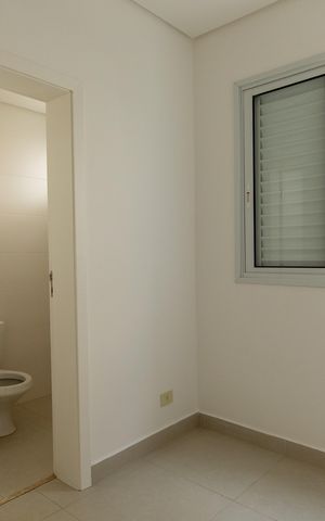 Casa à venda com 430m², 4 quartos e 6 vagas Casa à venda com 430m², 4 quartos e 6 vagasQuarto