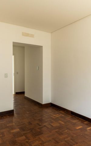 Casa à venda com 430m², 4 quartos e 6 vagas Casa à venda com 430m², 4 quartos e 6 vagasQuarto