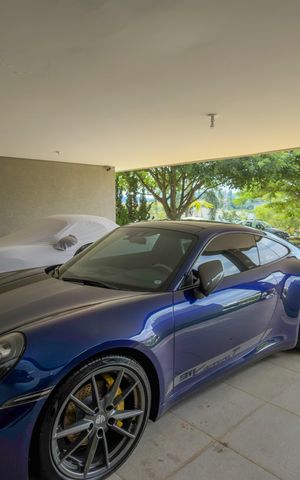 Casa à venda com 430m², 4 quartos e 6 vagas Casa à venda com 430m², 4 quartos e 6 vagasGaragem