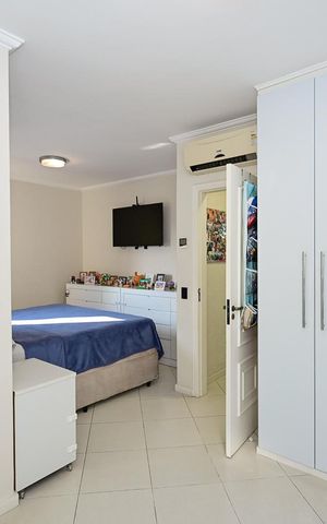 Casa de condomínio à venda com 128m², 2 quartos e 2 vagasSuíte