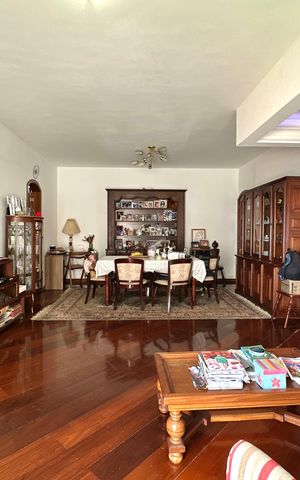 Apartamento à venda com 241m², 4 quartos e 2 vagas