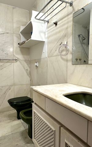 Apartamento à venda com 241m², 4 quartos e 2 vagas