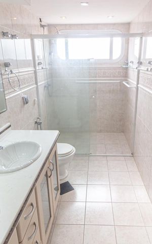 Apartamento à venda com 158m², 4 quartos e 3 vagas Apartamento à venda com 158m², 4 quartos e 3 vagasBanheiro da Suíte