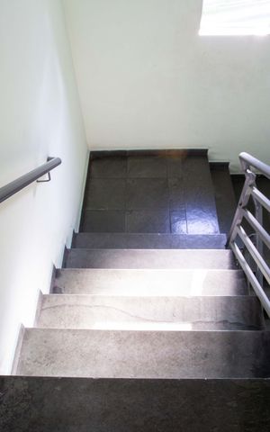 Apartamento à venda com 48m², 2 quartos e 1 vagaEscada