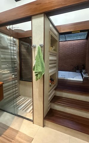 Casa de condomínio para alugar com 400m², 5 quartos e 4 vagas Casa de condomínio para alugar com 400m², 5 quartos e 4 vagasBanheiro da Suíte 4