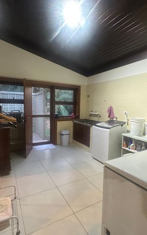 Casa de condomínio para alugar com 400m², 5 quartos e 4 vagas Casa de condomínio para alugar com 400m², 5 quartos e 4 vagasÁrea de Serviço