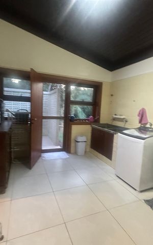 Casa de condomínio para alugar com 400m², 5 quartos e 4 vagas Casa de condomínio para alugar com 400m², 5 quartos e 4 vagasÁrea de Serviço