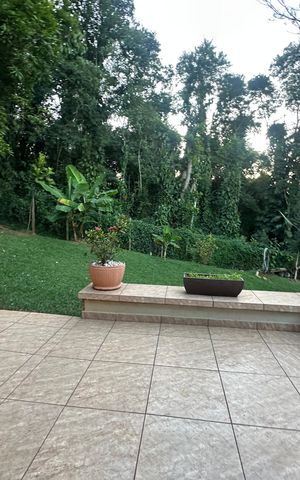 Casa de condomínio para alugar com 400m², 5 quartos e 4 vagas Casa de condomínio para alugar com 400m², 5 quartos e 4 vagasVaranda